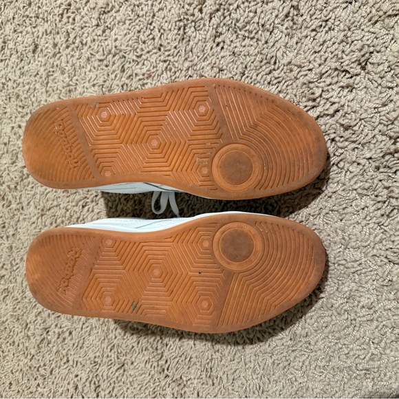 EUC Reebok shoes color white and gold letters - Picture 8 of 8